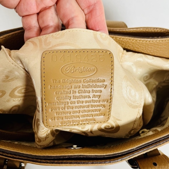 Brighton Large Shoulder Bag Tan Latte Leather D244752 with Charm - Immaculate! - Picture 11 of 14